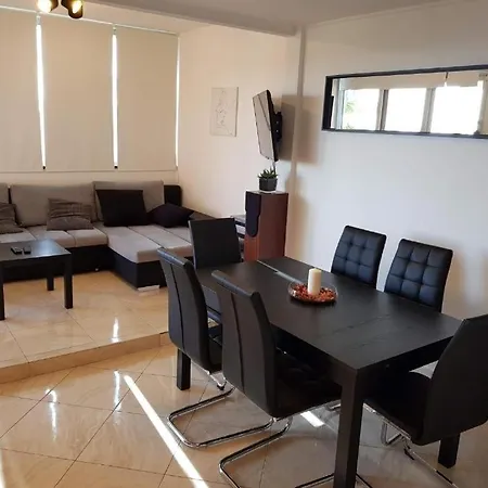 With A Parking Space - 22348 Umag